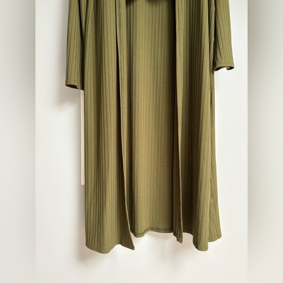 Womens Three-Piece Ribbed Lounge Set - Picture 5 of 16